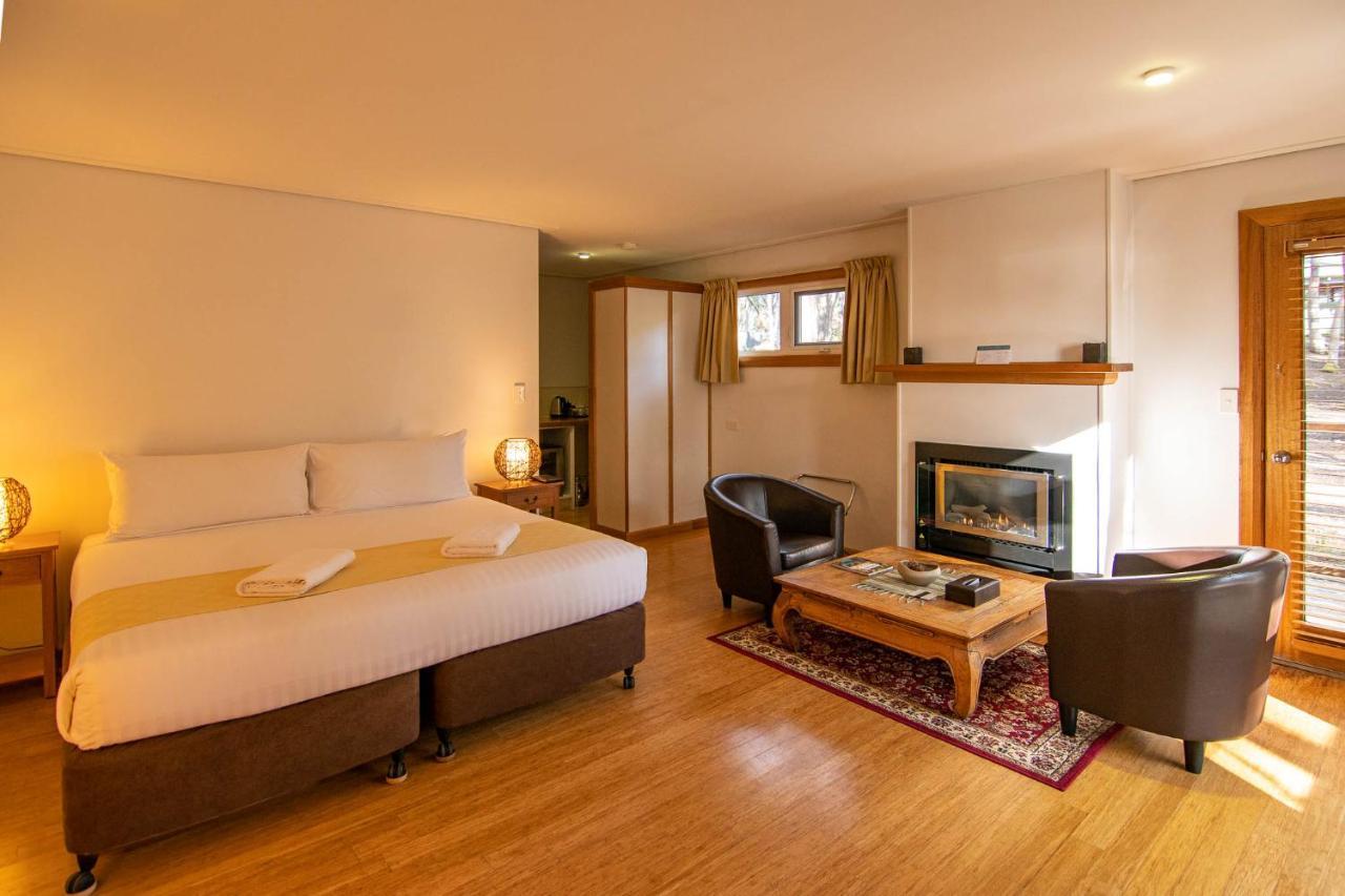 Lake St Clair Lodge *